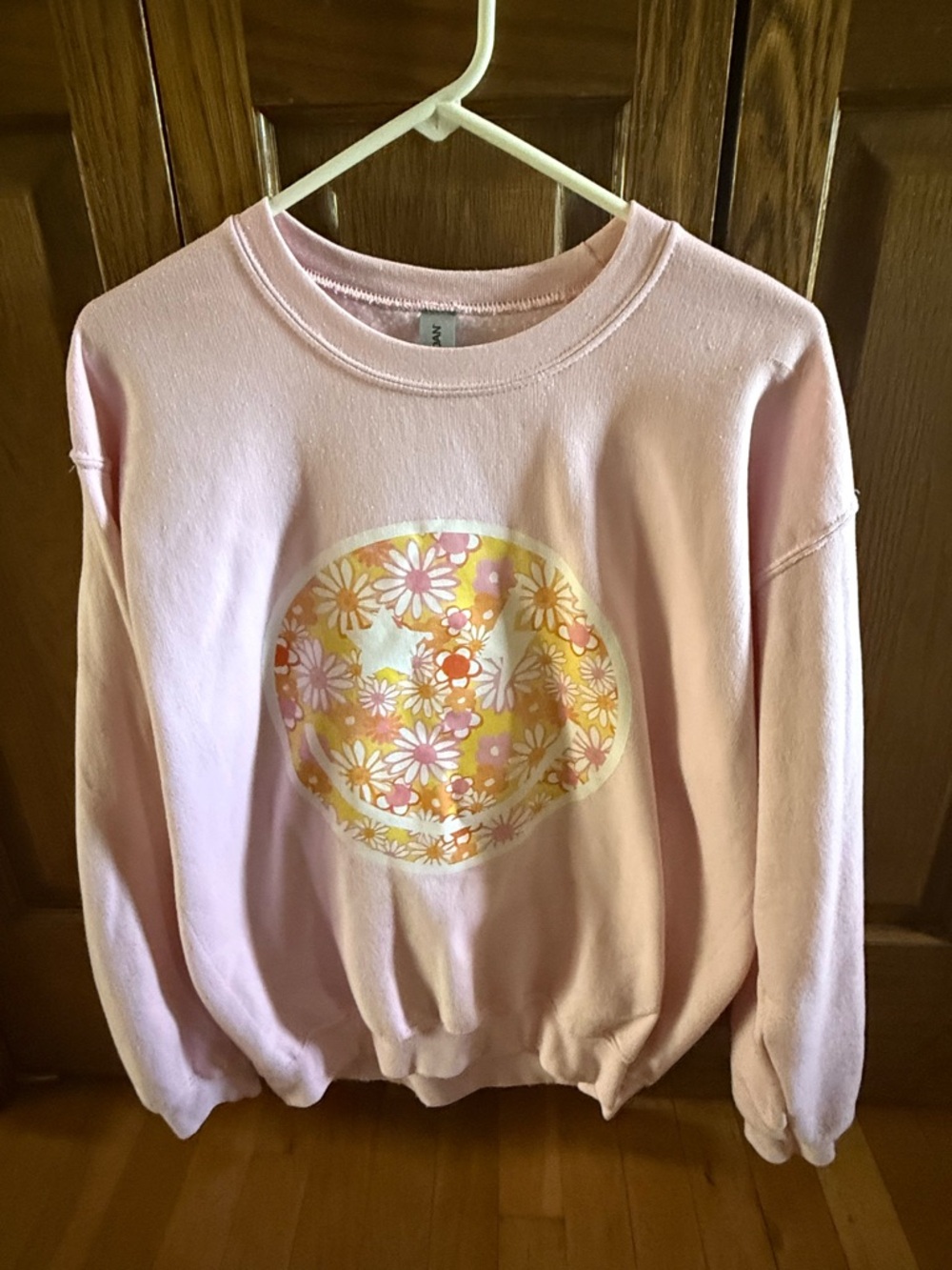 Gildan Light Pink Floral Daisy Graphic Sweatshirt